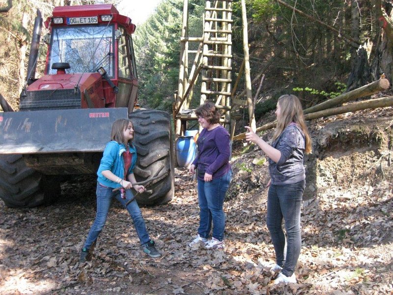 girls day 2013 030.jpg - Girls‘ Day 2013 im Forstrevier Handschuhsheim beim Landschafts- und Forstamt der Stadt Heidelberg. (Foto: Stadt Heidelberg)